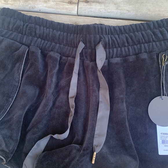 NWT Amuse Society Farrah Velour Jogger Knit Shorts - Picture 4 of 7